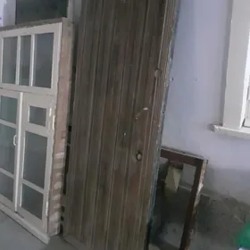 железный дверь  и окно