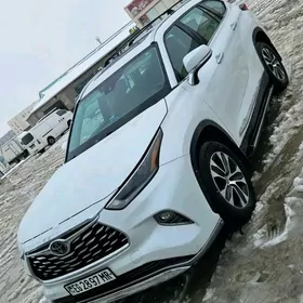 Toyota Highlander 2021