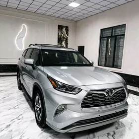 Toyota Highlander 2021