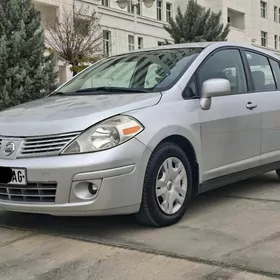 Nissan Versa 2011