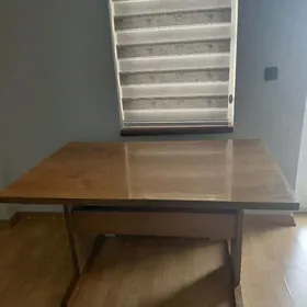 Стол деревянный