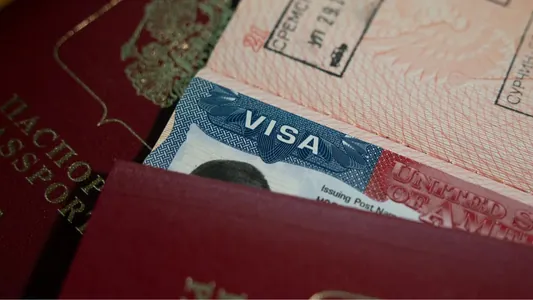 ABŞ 75 ýurduň raýatlary üçin immigrasiýa wizalaryny togtadýar