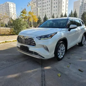 Toyota Highlander 2021