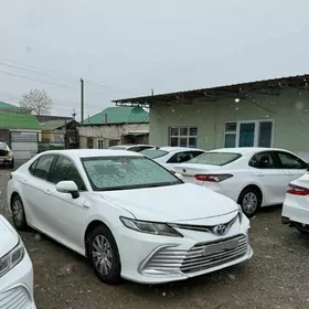 Toyota Camry 2021