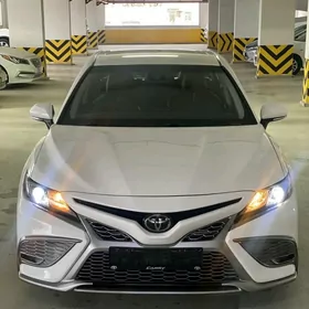 Toyota Camry 2021