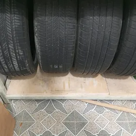 Bridgestone teker 235/55/R20