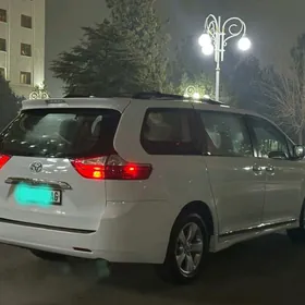 Toyota Sienna 2011