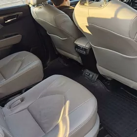 Toyota Highlander 2021