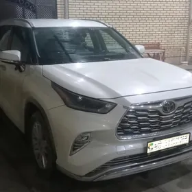 Toyota Highlander 2021