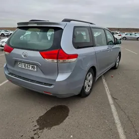 Toyota Sienna 2011