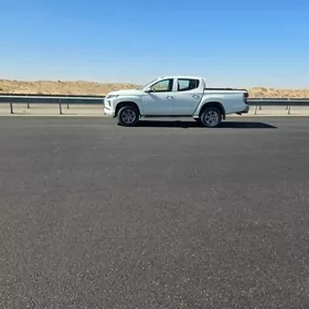 Mitsubishi L200 2021