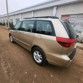 Toyota Sienna 2004