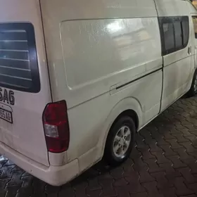 Toyota Hiace 2012