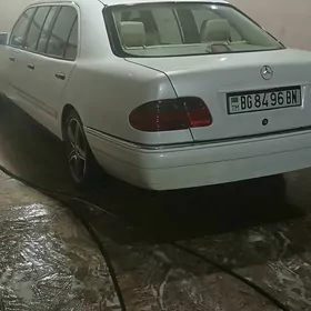 Mercedes-Benz E320 1998
