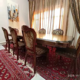 Банкетный стол.