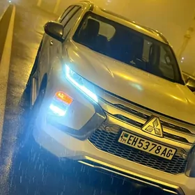 Mitsubishi Pajero 2020