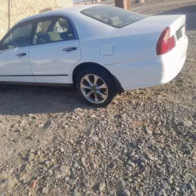 Mitsubishi Diamante 1996