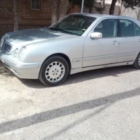 Mercedes-Benz E320 2001