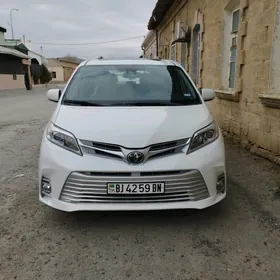 Toyota Sienna 2019
