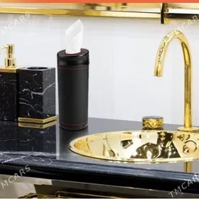 Салфетница из красной кожи