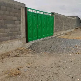 Ýarajy satlyk howly we ferma