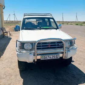 Mitsubishi Pajero 1993