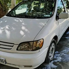 Toyota Sienna 2002