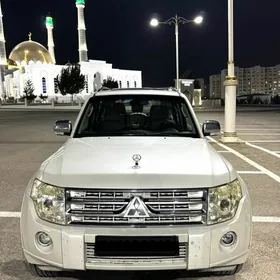 Mitsubishi Pajero 2010