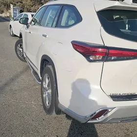 Toyota Highlander 2021