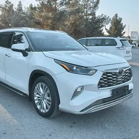 Toyota Highlander 2021