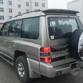 Mitsubishi Montero 1999