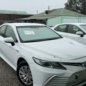 Toyota Camry 2021