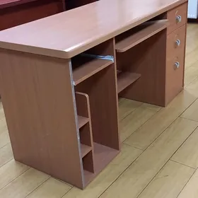 Письменный стол