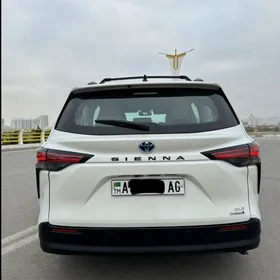 Toyota Sienna 2021