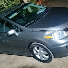 Nissan Versa 2012