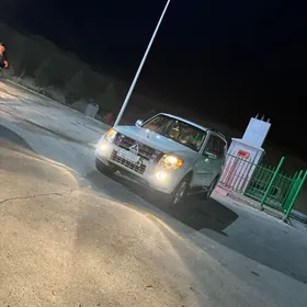 Mitsubishi Pajero 2013