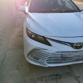Toyota Camry 2021