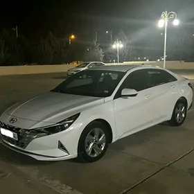 Hyundai Elantra 2022
