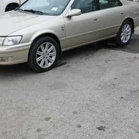 Toyota Camry 2000
