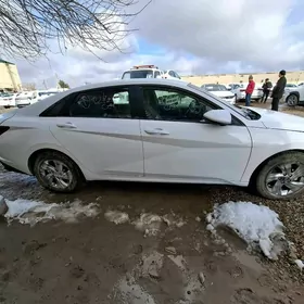 Hyundai Elantra 2023