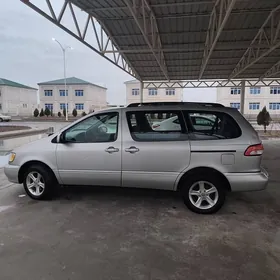 Toyota Sienna 2002