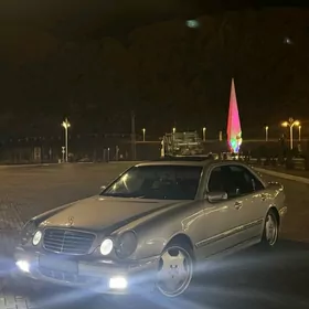 Mercedes-Benz E320 2001