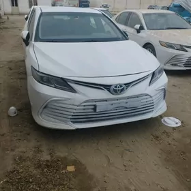 Toyota Camry Hybrid 2021
