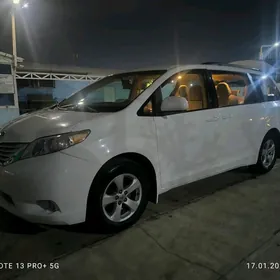 Toyota Sienna 2011