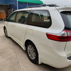 Toyota Sienna 2019