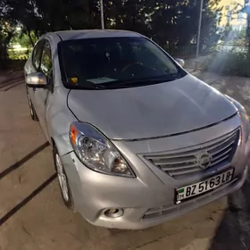 Nissan Versa 2011