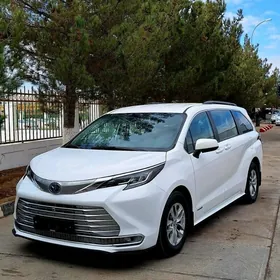 Toyota Sienna 2021