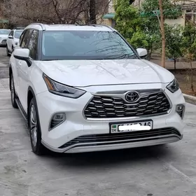 Toyota Highlander 2021