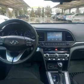 Hyundai Elantra 2020