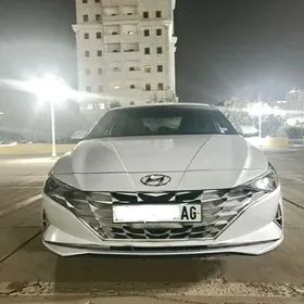 Hyundai Elantra 2022